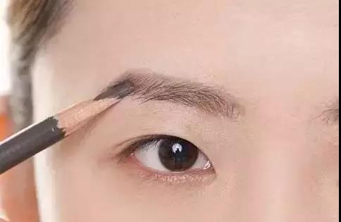 化妆眉毛画不好，直接影响你的精气神，画眉技巧讲解篇