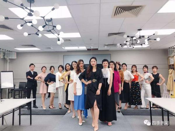 服装搭配师怎么入行?要学多久? 服装搭配师怎么入行?要学多久?